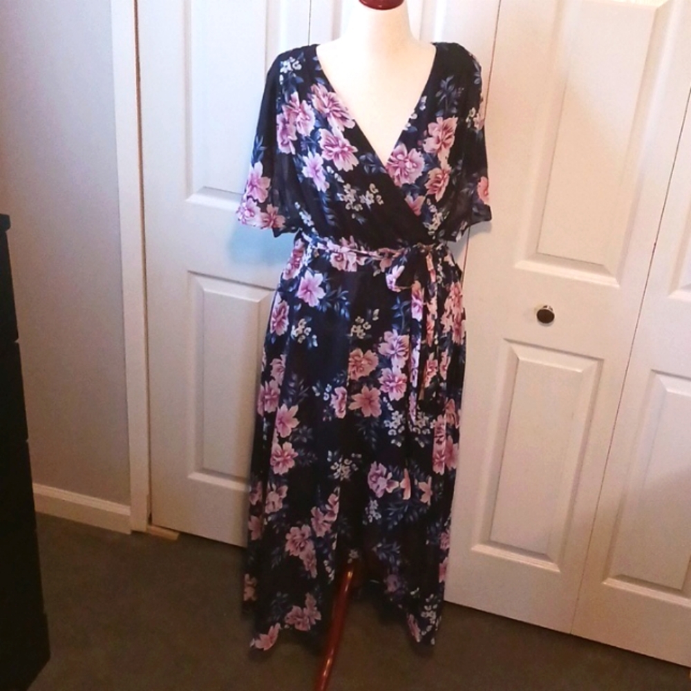 Jessica Howard, Size 16W, Navy Floral Wrap Style Dress with Belt, Split Sleeves